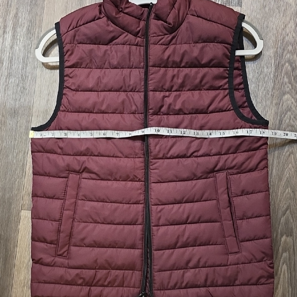 Aeropostale Men's Maroon Quilted Vest - Picture 6 of 11